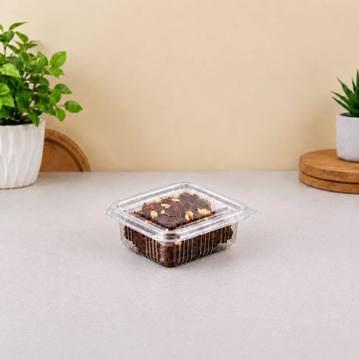 PET Hinged Box, code 1420, holding a brownie