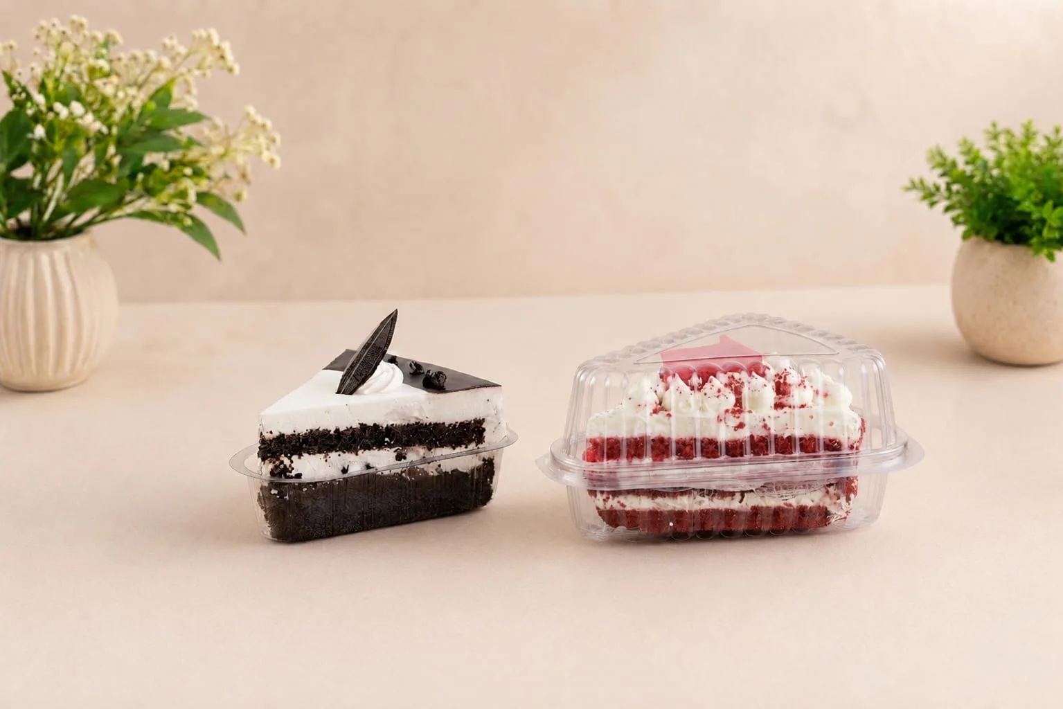 PET Pastry Container and Pastry Cake Hinged Box, codes 1448 and 1591, holding two pastry slices