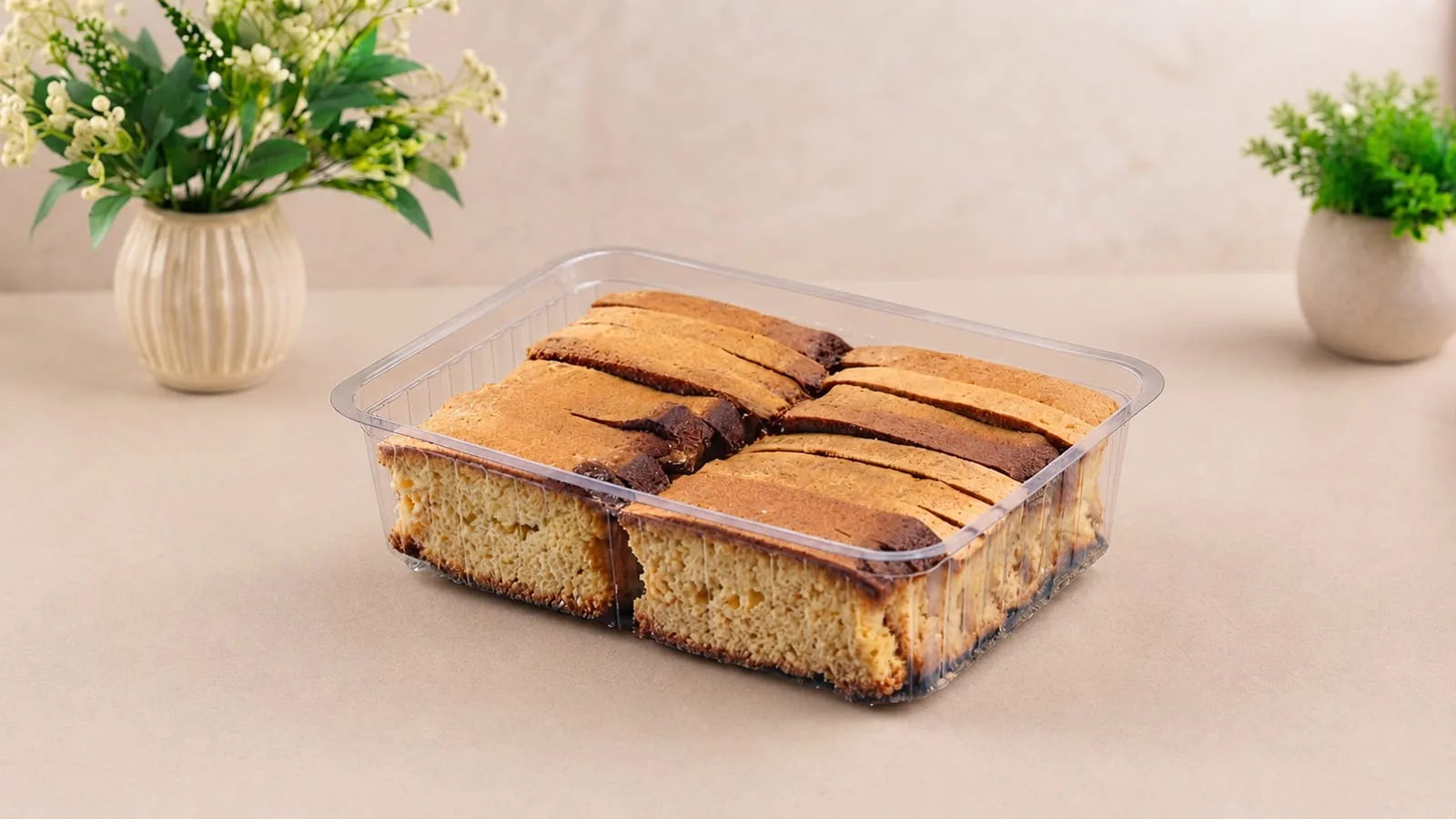 PET Rectangular Container, codes 1577, 1581, 1585 and 1588, holding a sliced tea cake